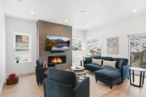 Fernseher, Kamin