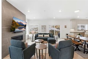 Living area - Tremendous 4-bedroom house with AC in Heber City (Heber City)