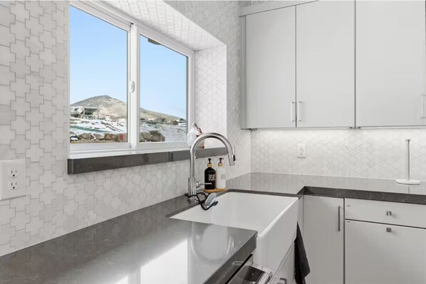 Private kitchen - Tremendous 4-bedroom house with AC in Heber City (Heber City)