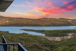 A coastal landscape with a view of the sea, hills, and a few buildings. - Luxurious Lakefront Townhouse Near Deer Valley Resort (Heber City)