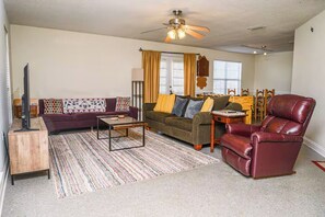 Living area - Small town living in Loxley (Loxley)