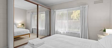 Iron/ironing board, WiFi, bed sheets