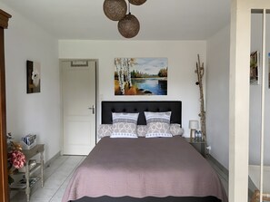 WiFi, bed sheets