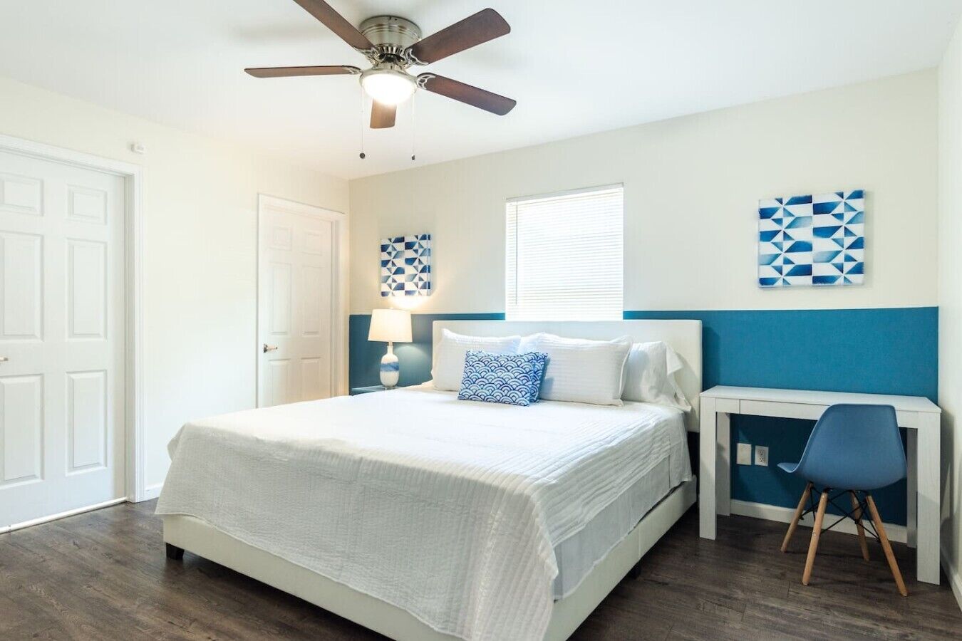 Desk, iron/ironing board, WiFi, bed sheets