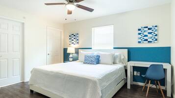 Desk, iron/ironing board, WiFi, bed sheets