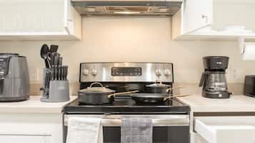 Coffee/tea maker, fridge, microwave, oven