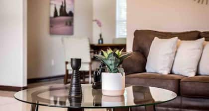 Fast Wi-Fi Spacious & Cozy Central DT Home