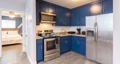 King Bed, Central Location Fast WiFi / Long Term