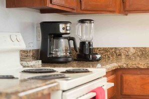 Fridge, microwave, oven, stovetop - Central Wide & Spacious Downtown Home (McAllen)