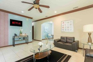TV - Central Wide & Spacious Downtown Home (McAllen)