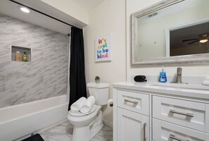 Bathroom - The PRINCE 💎Junior Suite Tennis Court Park Central (McAllen)