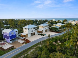 A coastal residential area with houses, a road, and a view of the sea. - Pool, Putting Green, Boat Parking, Giant Sand Pit, Steps to Beach (Port St. Joe)