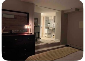 Room - Charming 1-bedroom apartment with AC in cozy near JFK AIRPORT! (Ozone Park)