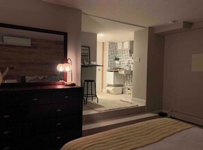 Room - Charming 1-bedroom apartment with AC in cozy near JFK AIRPORT! (Ozone Park)