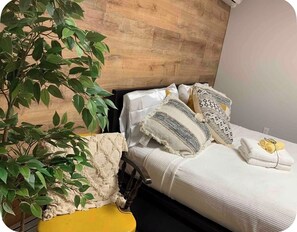 Room - Charming 1-bedroom apartment with AC in cozy near JFK AIRPORT! (Ozone Park)