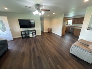 Living area - Quiet 3-bedroom house in serene Lamar just minutes from Lake Ludwig or downtown. (Lamar)