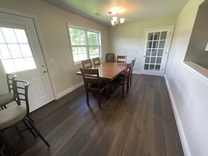 Dining - Quiet 3-bedroom house in serene Lamar just minutes from Lake Ludwig or downtown. (Lamar)