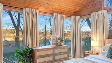 2 bedrooms, travel crib, free WiFi, bed sheets