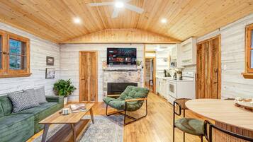 Smart TV, fireplace