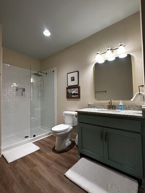Bathroom - Spacious 4-bedroom Pickleball Barndominium next to Idle Hour Country Club (Macon)