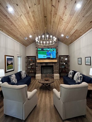 Living area - Spacious 4-bedroom Pickleball Barndominium next to Idle Hour Country Club (Macon)
