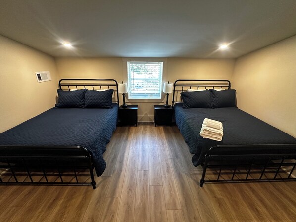 Room - Spacious 4-bedroom Pickleball Barndominium next to Idle Hour Country Club (Macon)