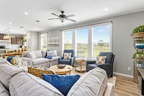 Living area - MEGA Retreat With Hot Tub (Lumberton)