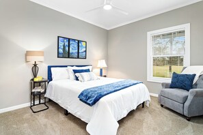 Room - MEGA Retreat With Hot Tub (Lumberton)