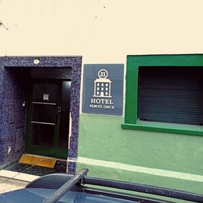 Exterior detail - Punto 11 (Buenos Aires)