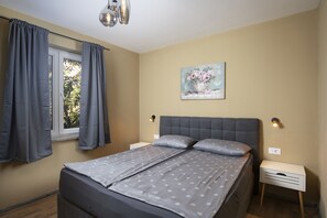 1 Schlafzimmer, Reisekinderbett, kostenloses WLAN, Bettwäsche