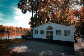 Exterior - Waterfront Cottage - Hot Tub - Kayaks - Canoes - Bikes - 2 Bedrooms - Sleeps 8! (Waterville)