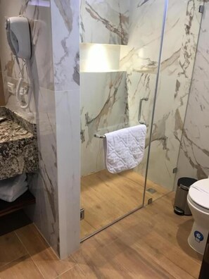Bathroom - HOTEL AJAVI (Ibarra)