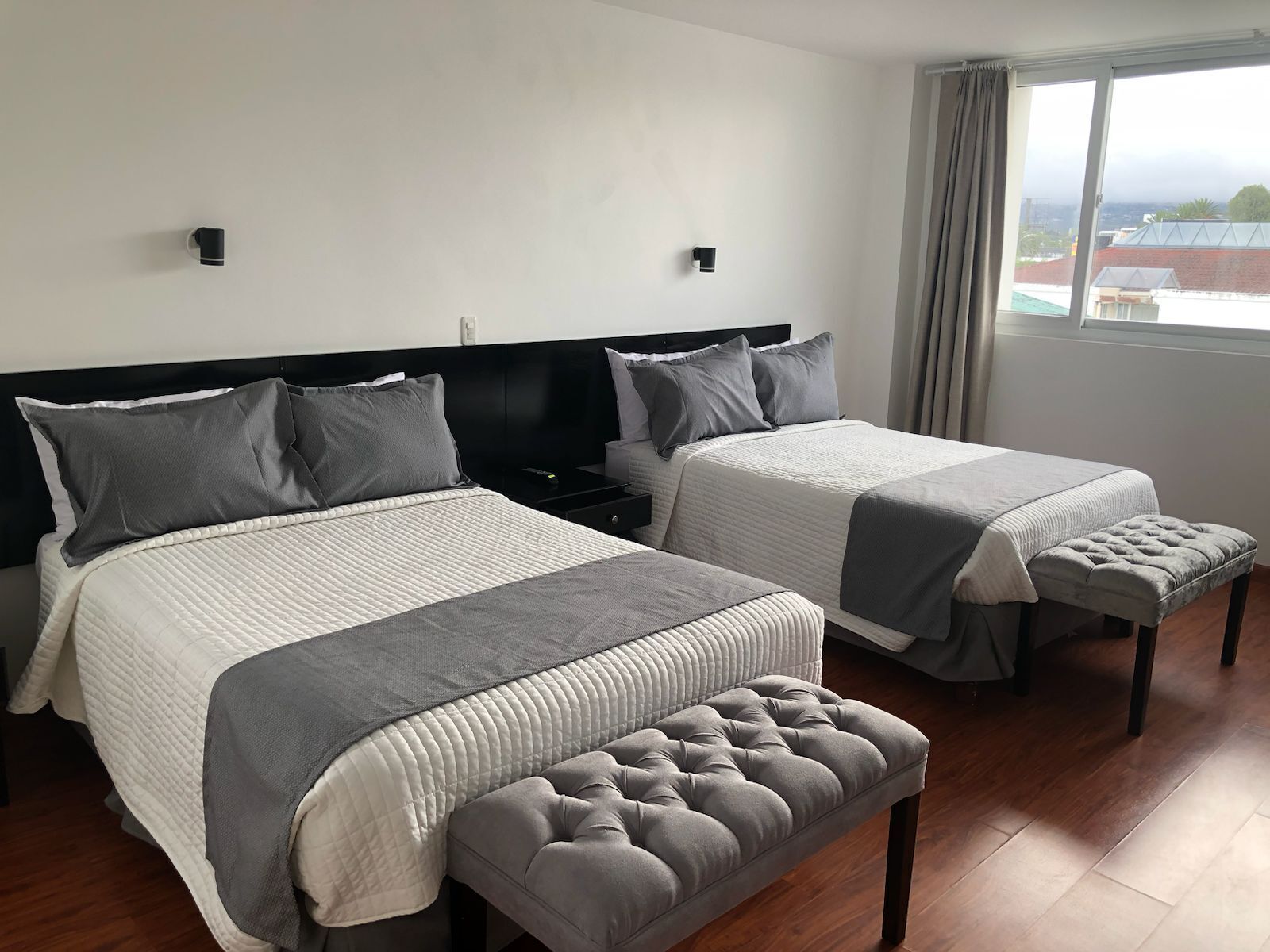 Quarto casal ou duplo superior, vista para o jardim