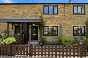 Cottage | Front of property - Beckside Cottage (Hebden Bridge)