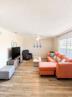 Smart TV - Anastasia Hideaway 6 Min Walk to Beach Community Pool Near Dining & Amphitheatre (St. Augustine)