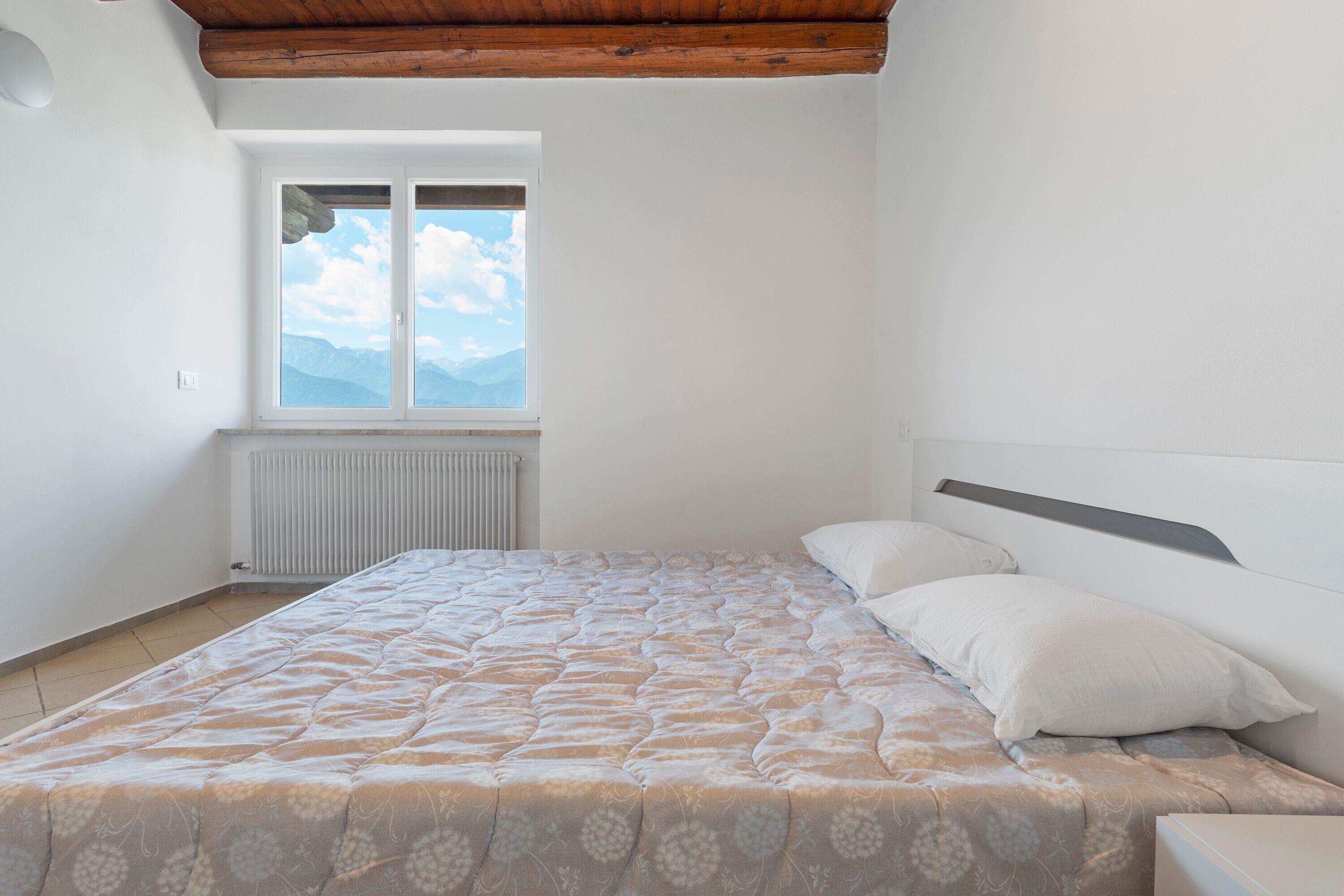 WiFi, bed sheets