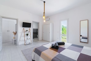 Iron/ironing board, WiFi, bed sheets