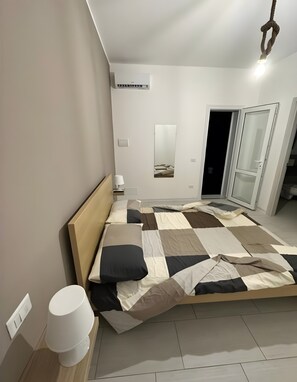 Iron/ironing board, WiFi, bed sheets - Apartment in Villa with Pool 'Villa Latina', Wi-Fi and Air Conditioning (Solarino)