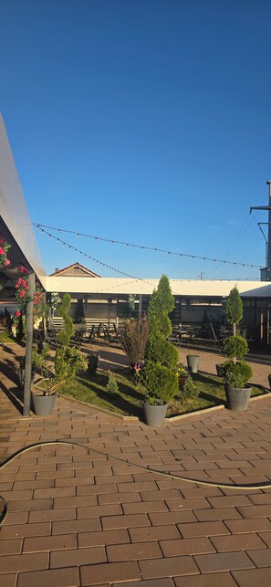 Terrace/patio - Hotel Sunrise (Delchevo)