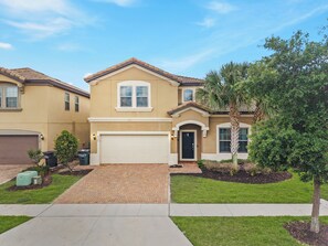 Exterior - NEW! Princess Theme! Minutes to Disney World! Private Pool and Hot tub! Theatre! (Kissimmee)