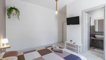 Bügeleisen/Bügelbrett, WLAN, Bettwäsche