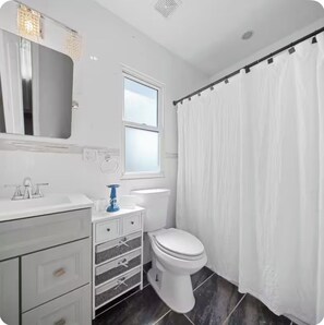 Bathroom - Quaint 2bedroom Apt.  w/AC in cozy near JFK AIRPORT, Public trains/buses shops ! (Ozone Park)