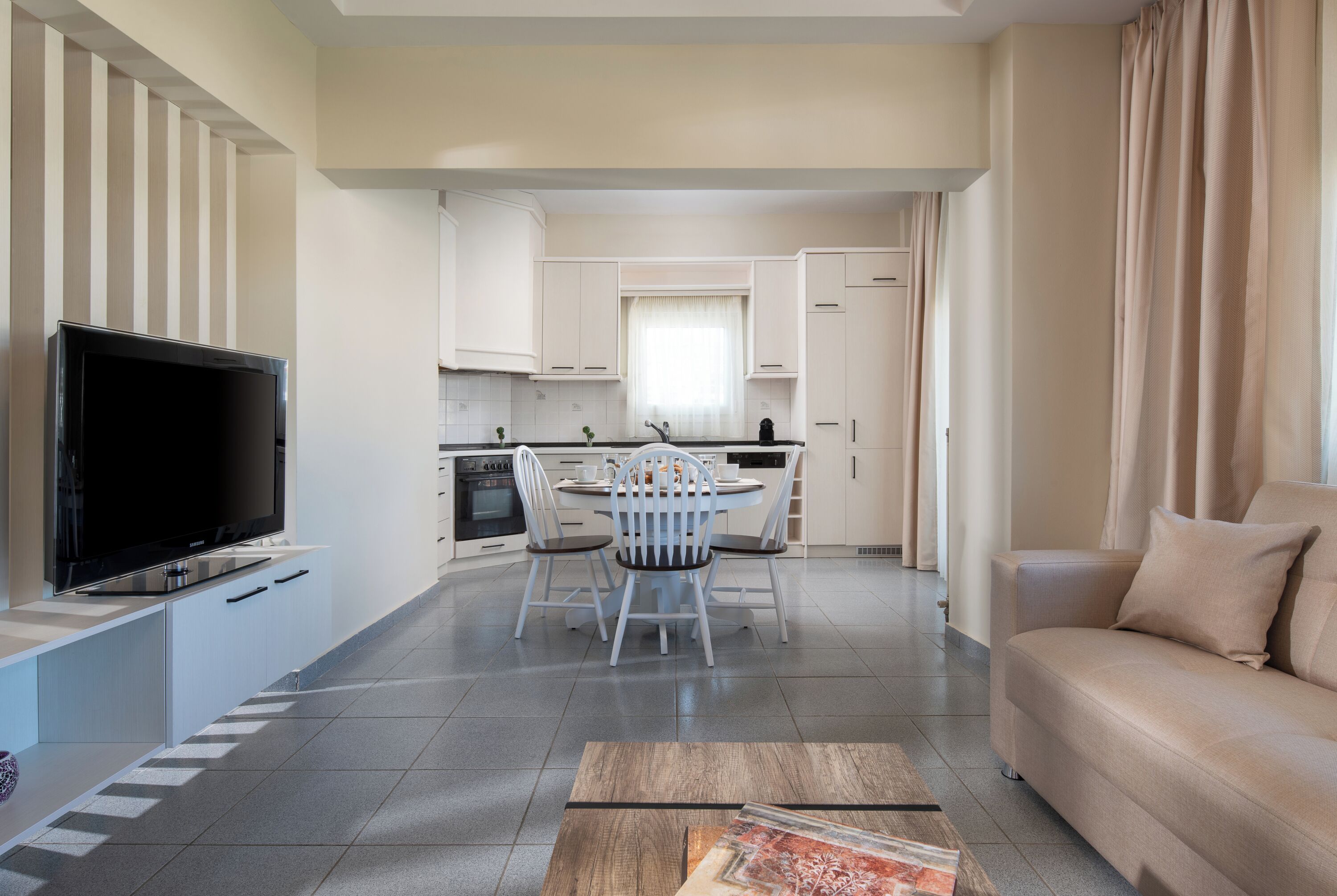 Basic Apartment | Living area