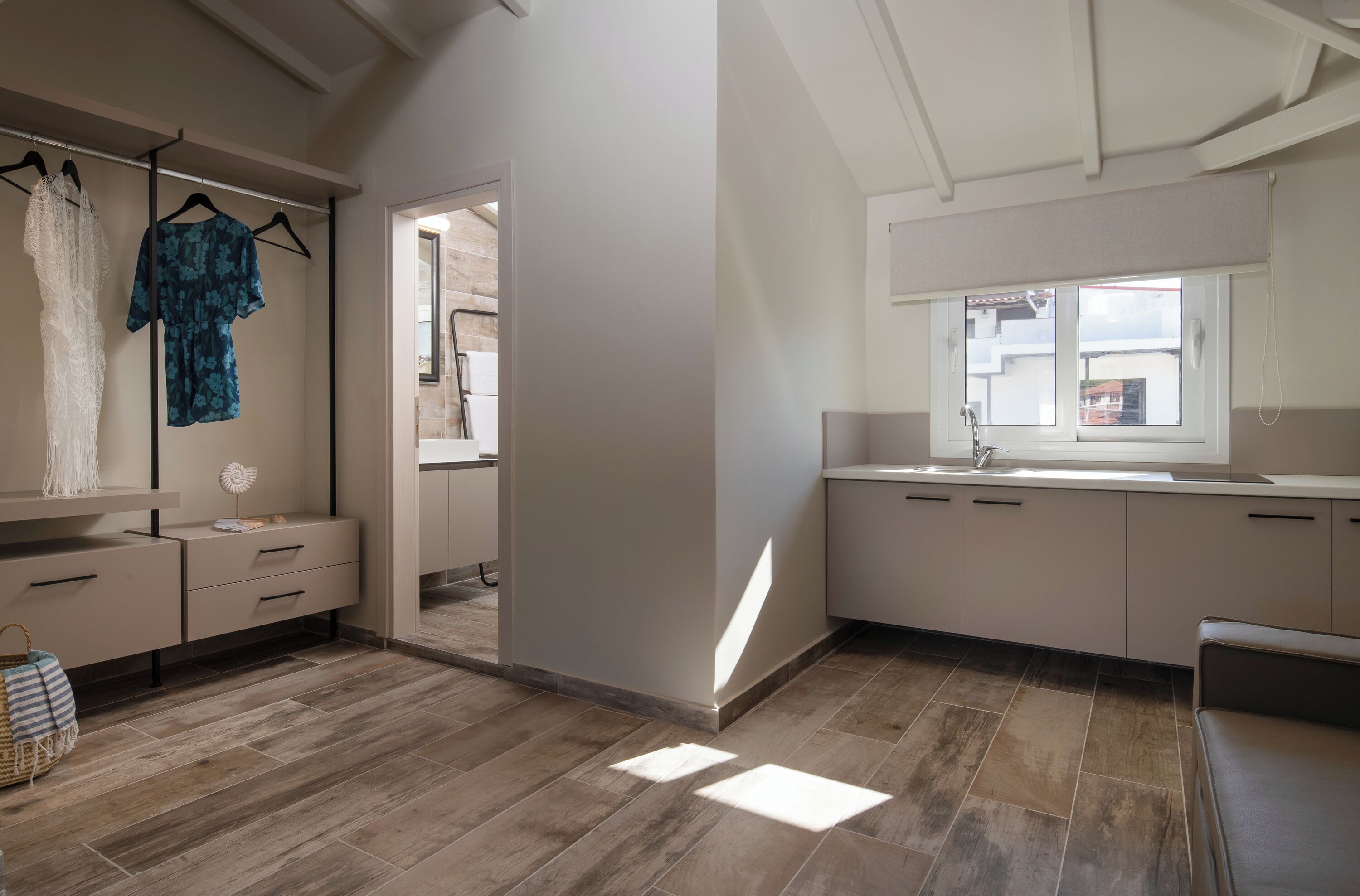 Loft | Coin cuisine privé | Réfrigérateur, batterie de cuisine, vaisselle et ustensiles