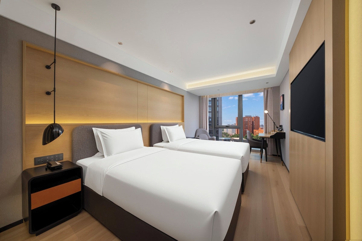 2 Single Standard | Down duvets, desk, blackout curtains, soundproofing