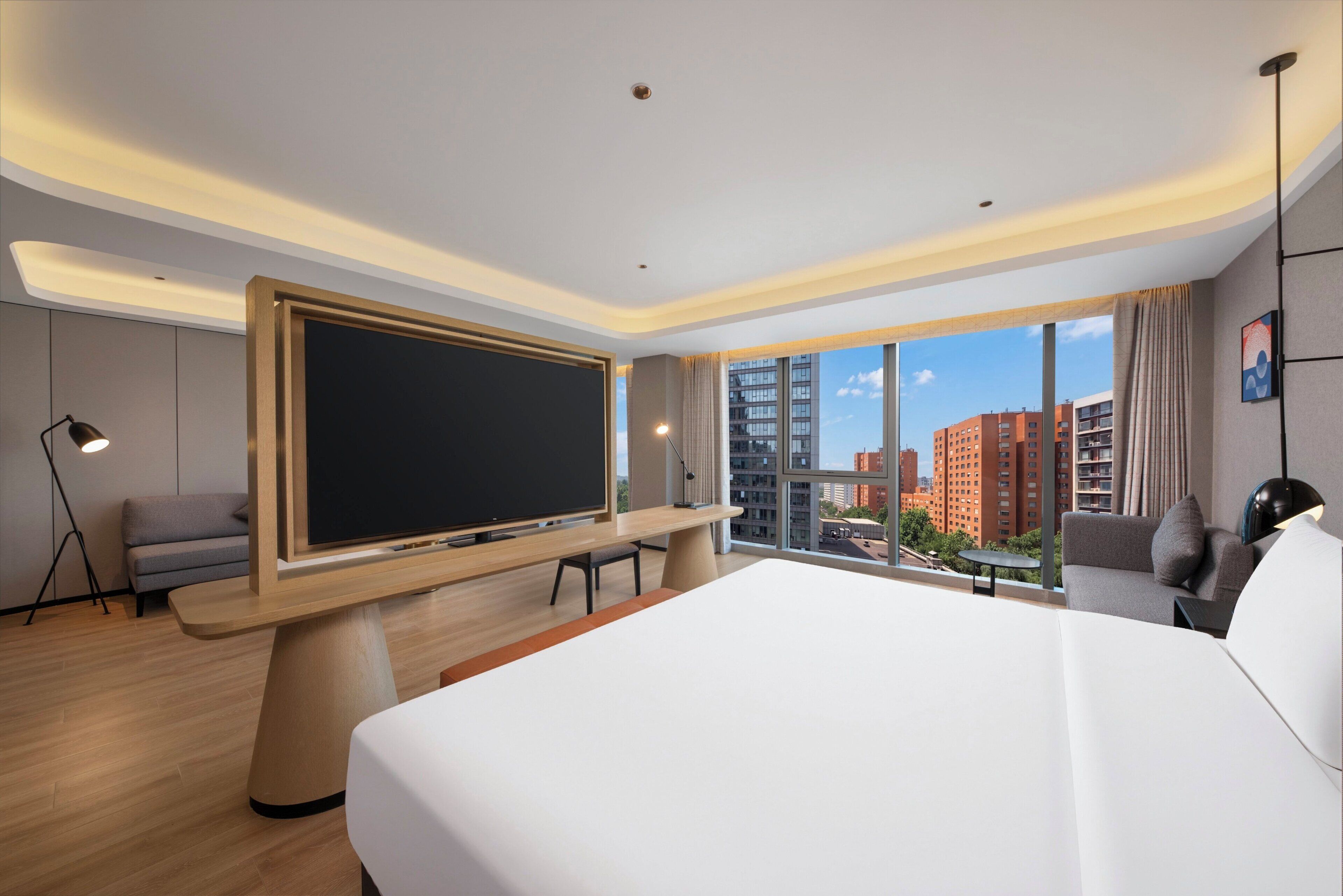 Hollywood Twin Standard | Down duvets, desk, blackout curtains, soundproofing