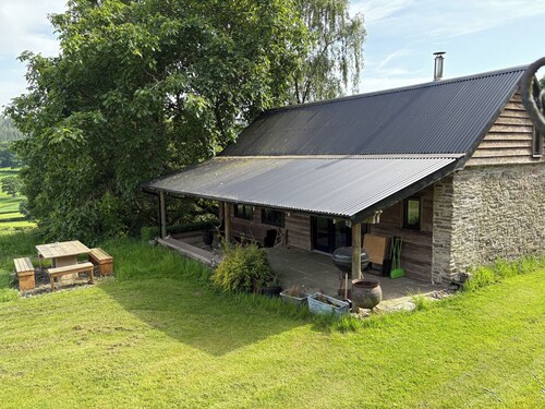 Walnut Tree Lodge With hot tub