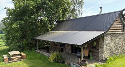 Walnut Tree Lodge With hot tub