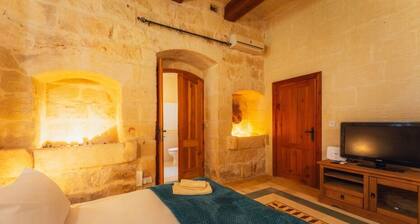 Authentic Xagħra Farmhouse with Private Pool