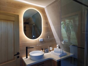 Bathroom - Wolf Ridge Mountain Escape (Pluzine)